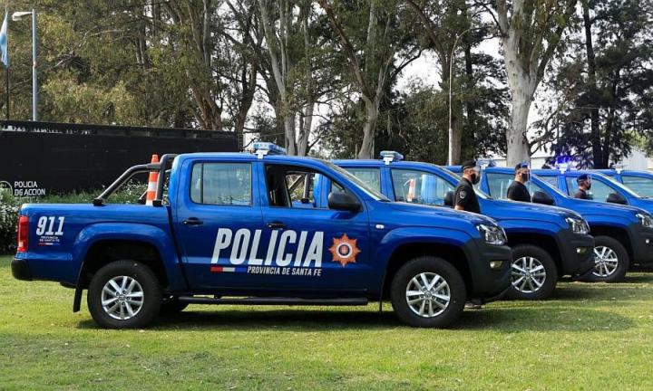 Baucero celebra la llegada de tres moviles policiales a la localidad de San Javier