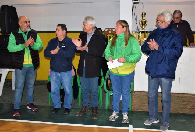 El Senador Baucero visitó el Club Atlético Huracán y entregó aportes económicos