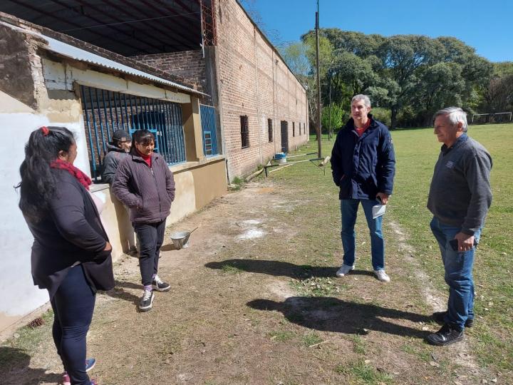 Mascías: Carlos Kaufmann visitó el club Atlético y Social apoyando el deporte en la localidad.