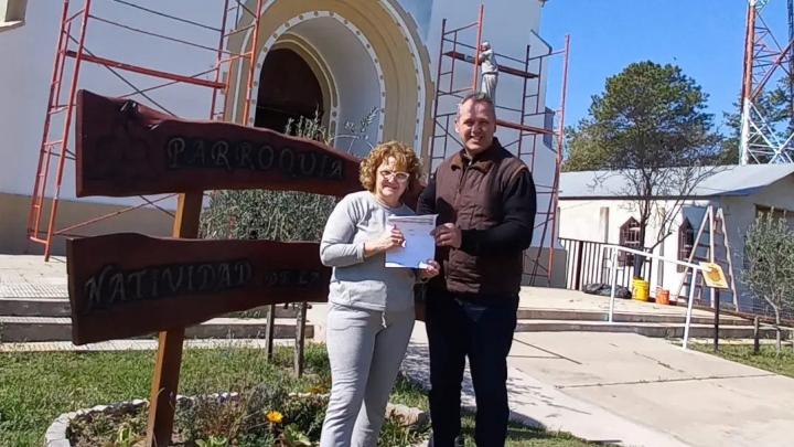 Cayastá: Edgardo Berli entregó aportes económicos a la Parroquia Natividad de la Virgen
