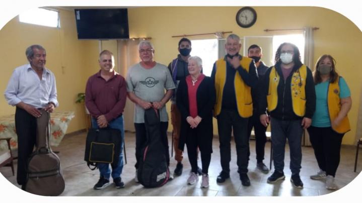 El Club de Leones y el Club Leo CHAJA festejaron el Día de la Ancianidad con los abuelos del Hogar de Ancianos