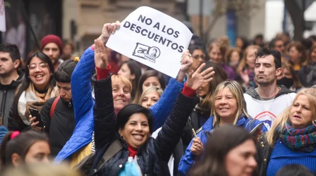 La provincia afirma que la pauta salarial no se mueve y descontarán días de paro