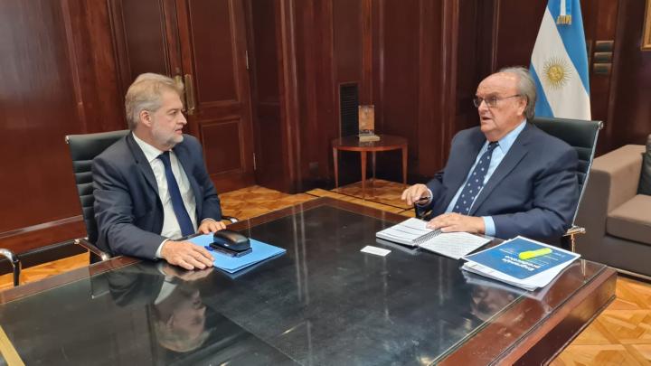 Mirabella se reunió con Mendiguren para impulsar leyes que fortalezcan la industria de maquinara agrícola