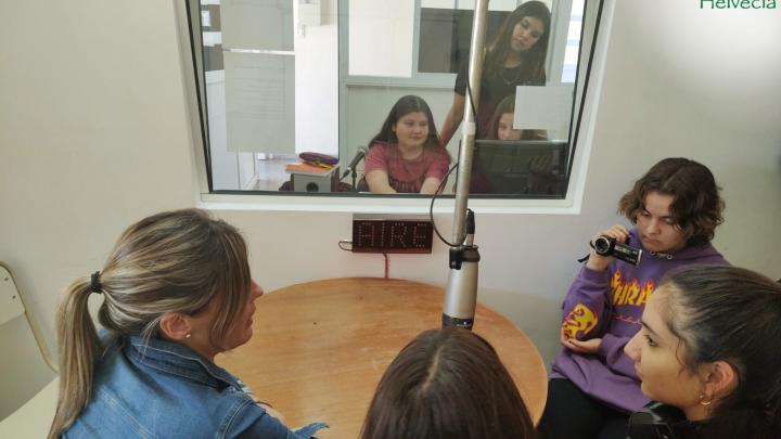 Helvecia: La Presidente Comunal participó de programa radial de alumnos de la ESSO N° 333 