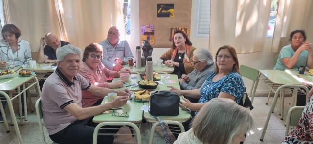 El senador Baucero participó del Té-Bingo  para abuelos de alumnos de la EESOPI Nº 3053 “San Francisco Javier”