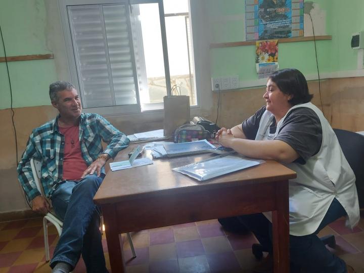 Helvecia: Carlos Kaufmann entregó aportes del Senador Kaufmann a la Escuela 