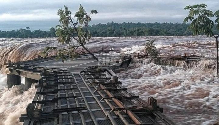 Cierran parte de las Cataratas del Iguazú por la creciente del río