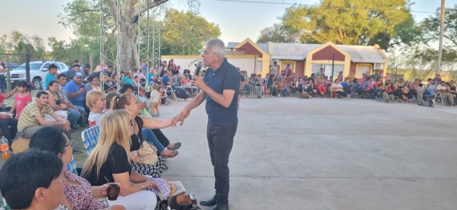 Romang: El Senador Baucero participó de los agasajos por el DÍa de la Madre