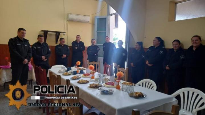 San Javier: los jefes de Unidad saludaron y distinguieron a las mamás que son policía 