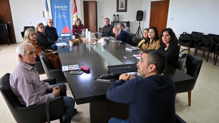 Encuentro entre el Ministerio de Educación y los Gremios Docentes para discutir titularizaciones y condiciones de trabajo