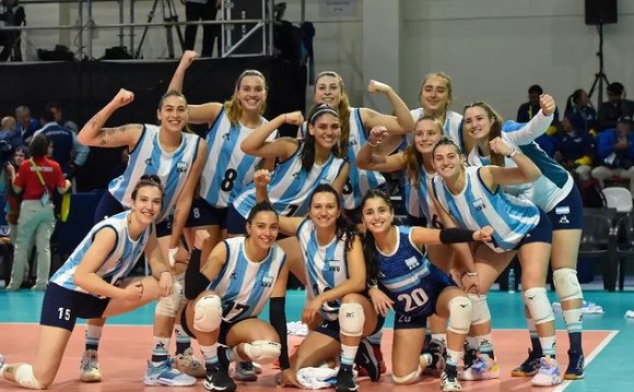 Alejandra: Joven deportista local obtuvo una medalla de plata con la Selección Argentina de Voley