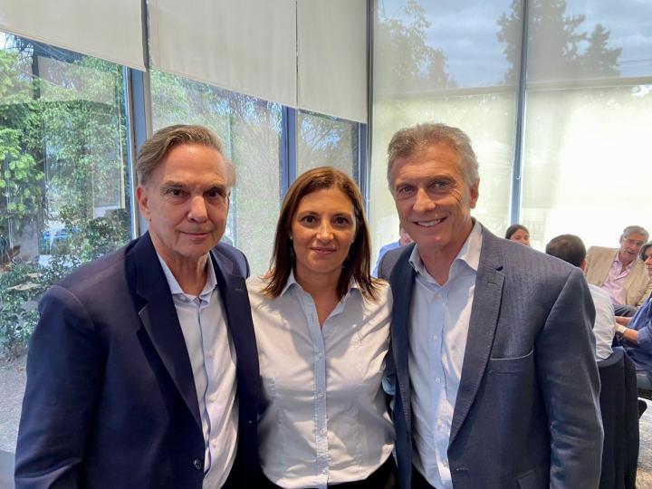 Betina Florito, junto a Macri y Pichetto, en la ciudad de Paraná