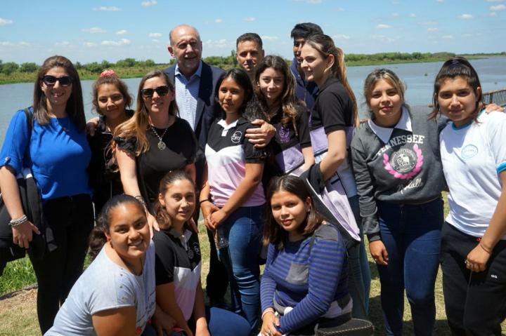 Cacique Ariacaiquín: Jóvenes visitaron San Javier, recorrieron la muestra de Anna Frank y dialogaron con el Gobernador