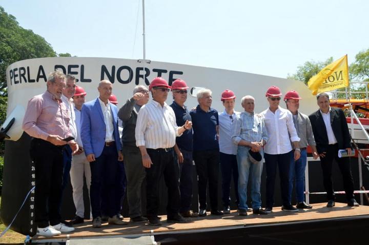 Romang: El Senador Baucero presente en la entrega del barco arenero 