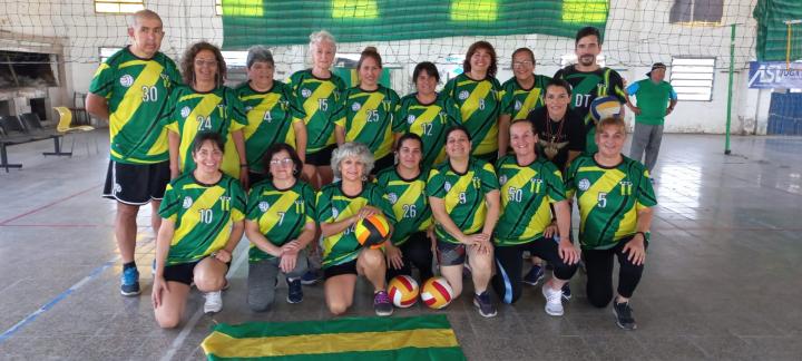 Huracán San Javier: El grupo Newcom de vóley participó de encuentro en el Club Villa Dora