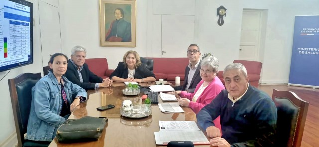 Importante reunión entre el Senador Baucero, la Ministra de Salud, la Directora del Hospital Rawson y colaboradores del SAMCO