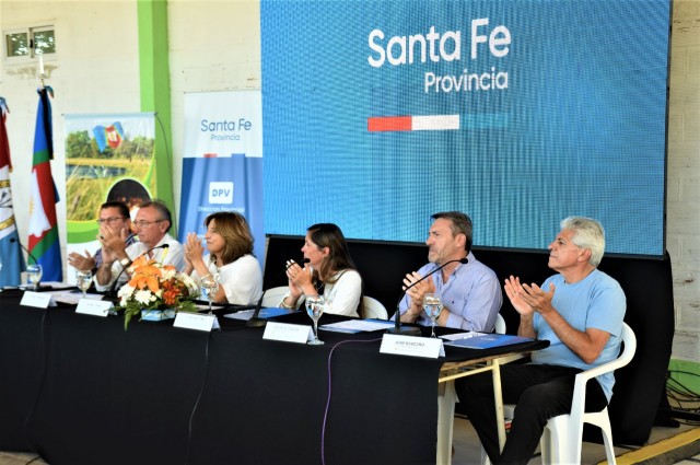 El Senador Baucero estuvo presente en la licitación de obras de acceso a Cacique Ariacaiquín