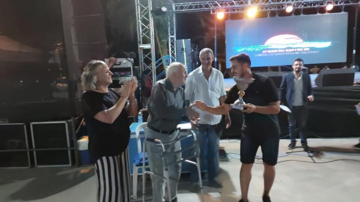Santa Rosa: El Senador Kaufmann hizo entrega de la Copa del Torneo 