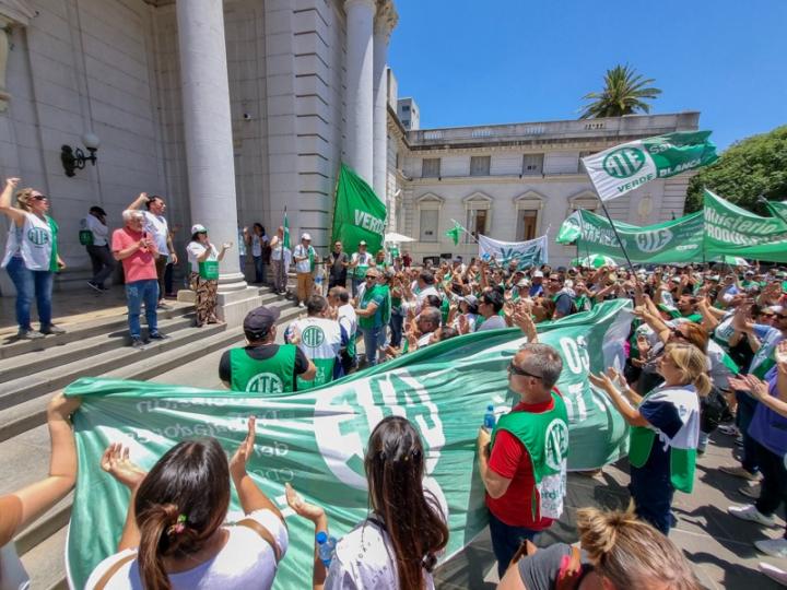 Sin oferta, cuarto intermedio y los gremios quieren un acuerdo bimestral