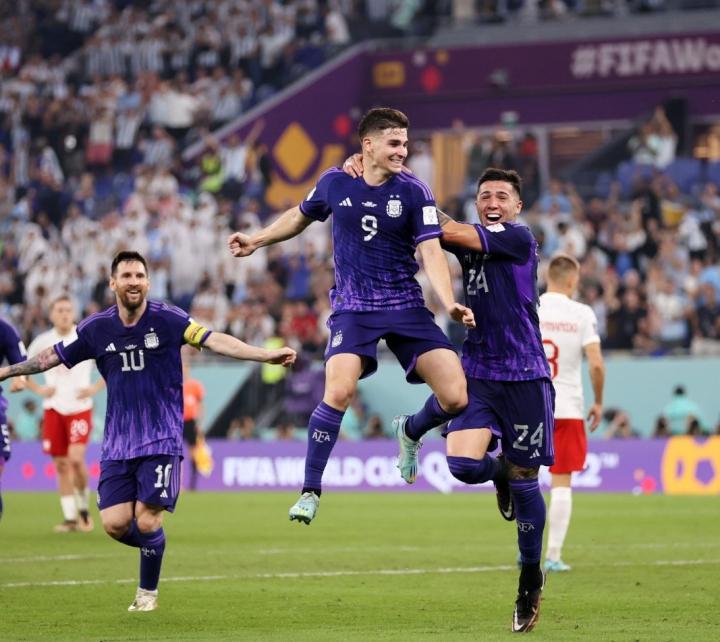 Argentina le ganó a Polonia y está en octavos de final 