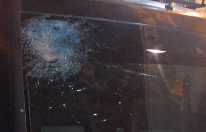 San Javier: alerta por cascotazos a vehículos frente a Barrio Dignidad 