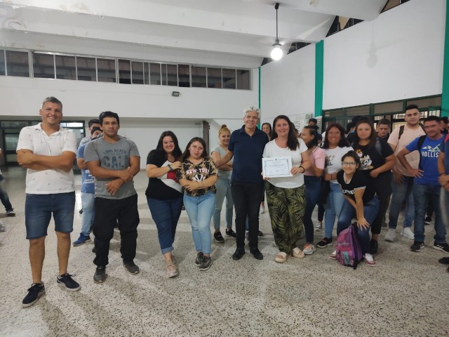 El Senador Baucero entregó declaratoria de interés a la E.M.P.A. N°1040