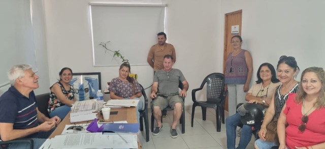 El Senador Baucero recibió a vecinos del Barrio Islas Malvinas