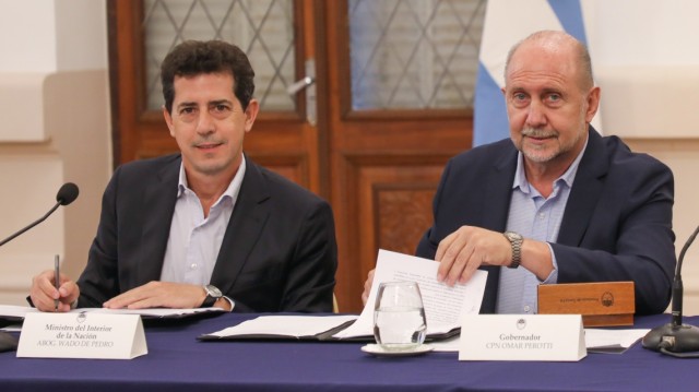 Perotti y De Pedro firmaron un convenio para realizar obras contra inundaciones en san javier