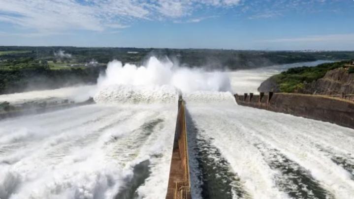 La represa Itaipu abre sus compuertas y se espera un importante repunte de los ríos