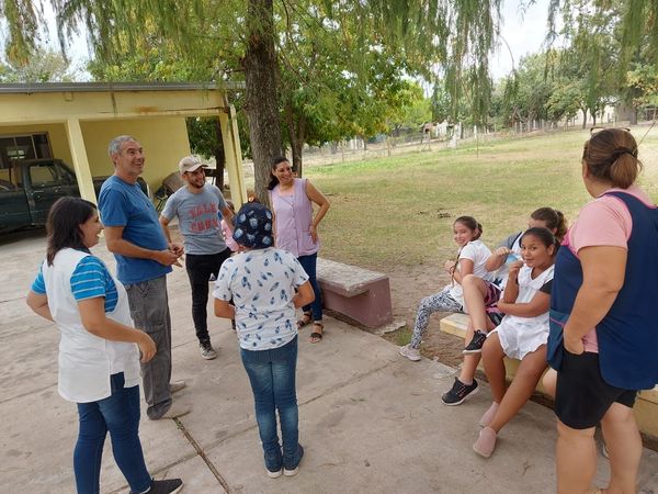 Saladero: Carlos Kaufmann entregó aportes del Senador Kaufmann a la Escuela Primaria local