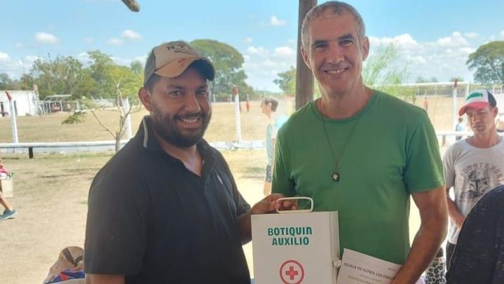 Helvecia: Carlos Kaufmann entregó apoyo del Senador Kaufmann a la escuela de fútbol 