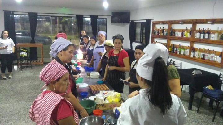 Cupos completos para el taller de elaboración de rosca de pascuas en San Javier