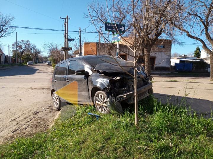 San Javier: Tremendo choque de dos autos en Libertad y 25 de Mayo