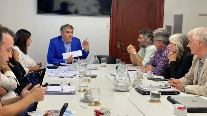 El Diputado Bastia y la Comisión de Obras Públicas se reunieron con el Director de la EPE