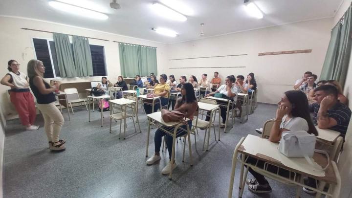 Prevención contra Dengue: estudiantes de enfermería preparan una campaña para informar a la población 