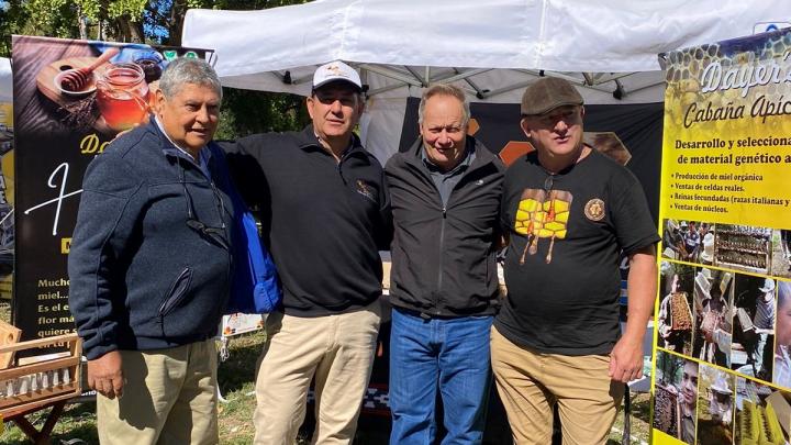 San Javier: El productor local Julio Dayer participó en el Encuentro Nacional de Abejas Reinas