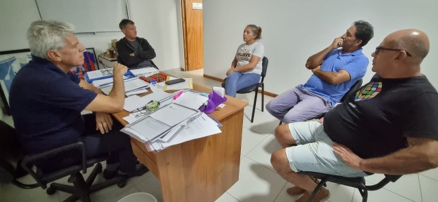 El Senador Baucero recibió a representantes de la Cooperativa Apícola de San Javier.