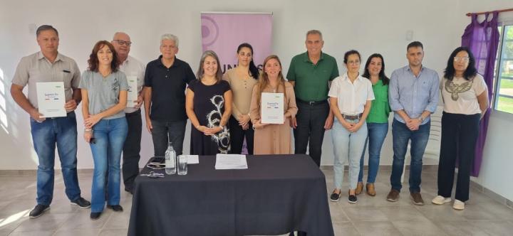 San Javier firmó convenios con provincia para el fortalecimiento de políticas de género, igualdad y diversidad 
