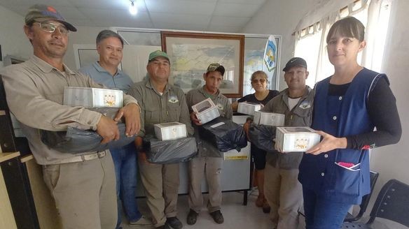 La Brava: La Comuna entregó a sus empleados obsequios pascuales y ropa para su trabajo y seguridad.