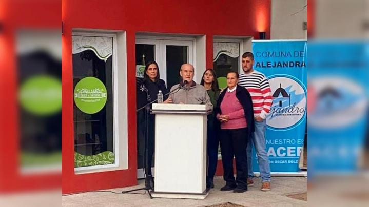 Alejandra: La Comuna homenajeó a un vecino destacado en el día del trabajador