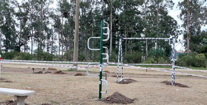 San Javier: nuevos juegos y mejoras en la plaza de barrio Islas Malvinas