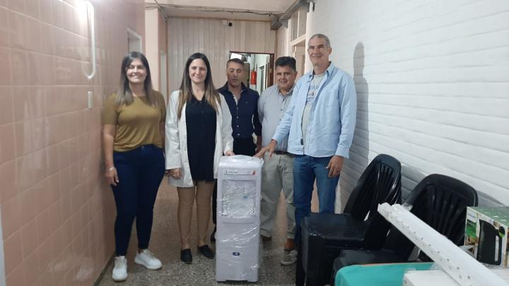 Carlos Kaufmann, representando al Senador Kaufmann, entregó insumos para los Centros de Salud del Hospital de Helvecia