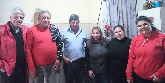 Alejandra: El Senador Baucero entregó una cocina junto a Raúl Lovatto