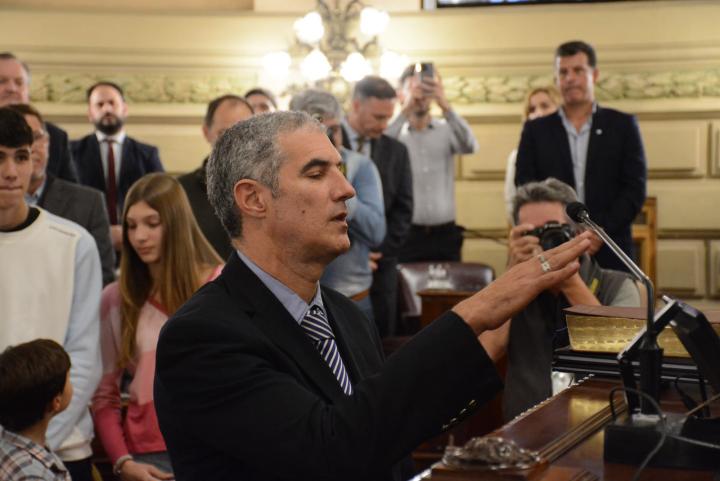 El Dr. Carlos Kaufmann juró como senador departamental por Garay 