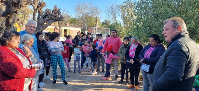 San Javier: El Senador Baucero recorrió Barrio Santa Rosa junto a precandidatos de su espacio
