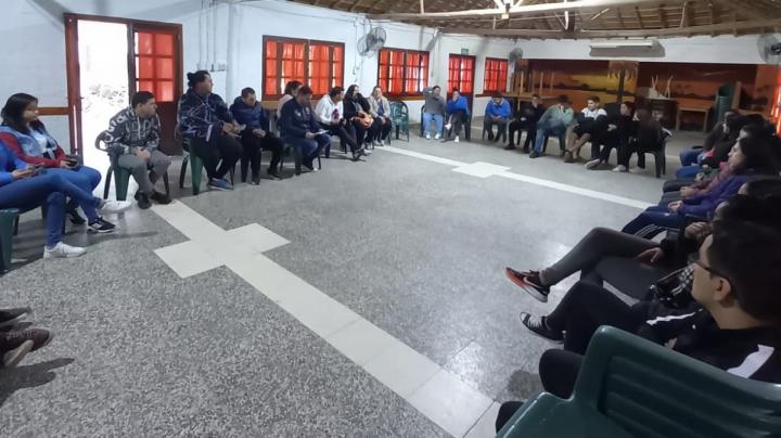Norberto Ruscitti se reunió con jóvenes de la localidad
