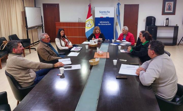 El Senador Baucero se reunió con la Secretaria de Gestión Territorial Educativa y un equipo del Ministerio de Educación.