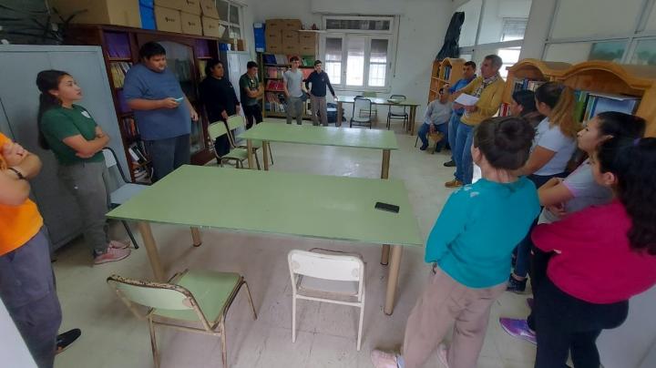 Colonia Mascías: El Senador Kaufmann visitó la Escuela Agrotécnica 