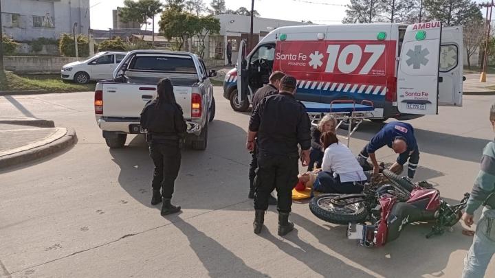 Choque entre camioneta y moto en Av. Poeta Julio Migno
