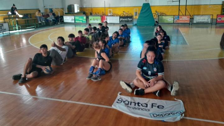 Los Juegos Santafesinos de Vóley se realizaron con mas de 70 participantes de la zona
